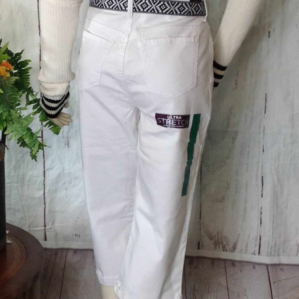 Gloria Vanderbilt Belted  Stretch Capri Jeans
